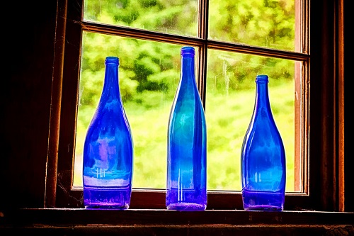 Using blue crackle glass bottles for windows