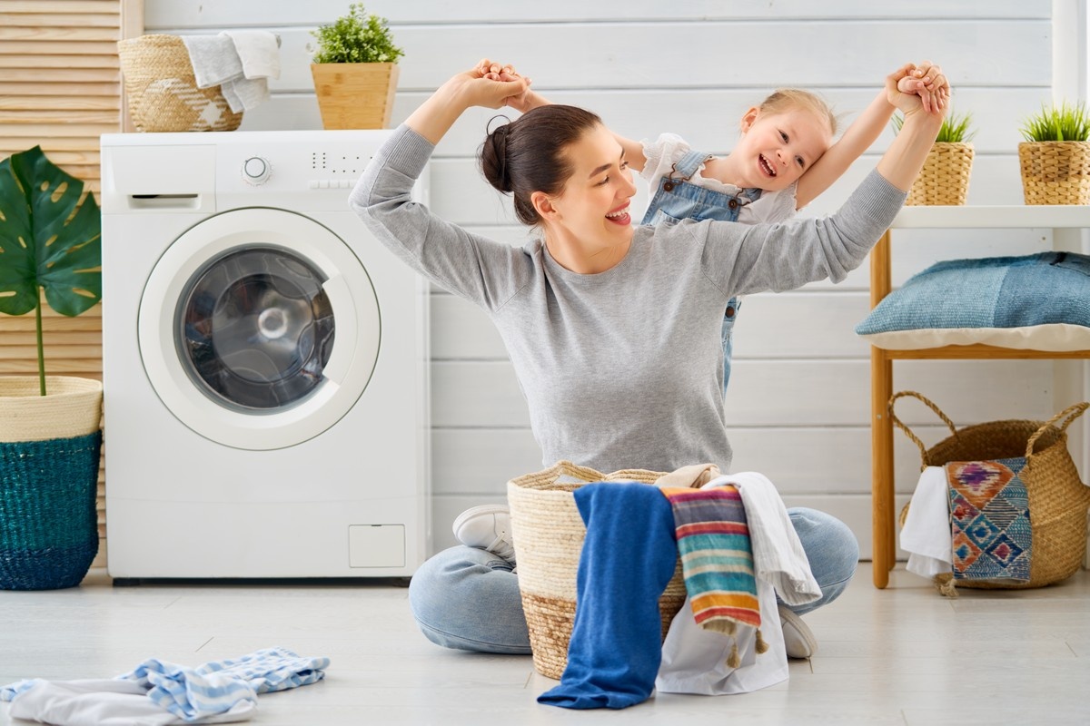 Laundry Room Decorating Ideas - Indulge in Thrift Store Décor